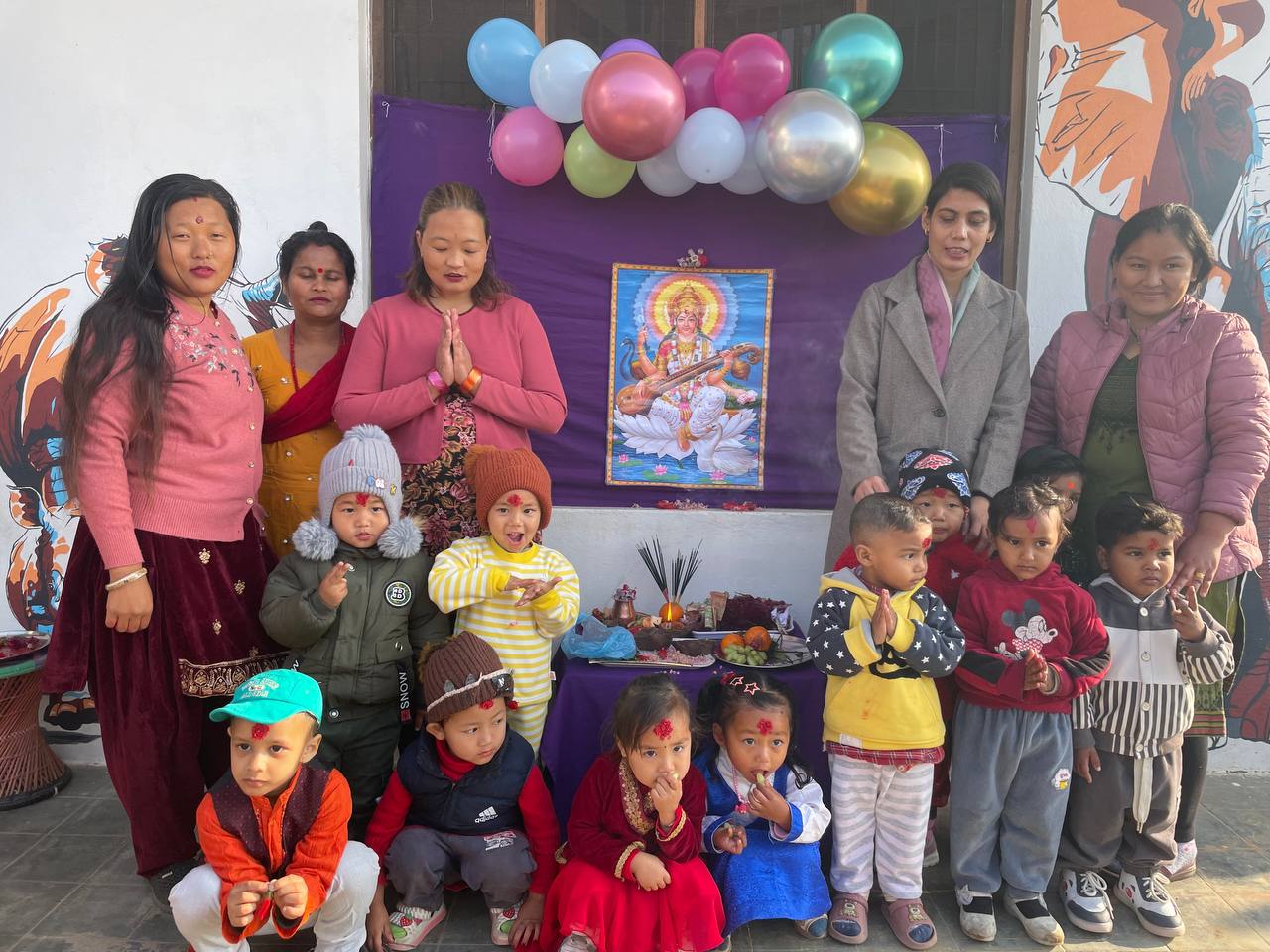Nepal Sonríe celebra saraswati puja en la escuela haseko indreni